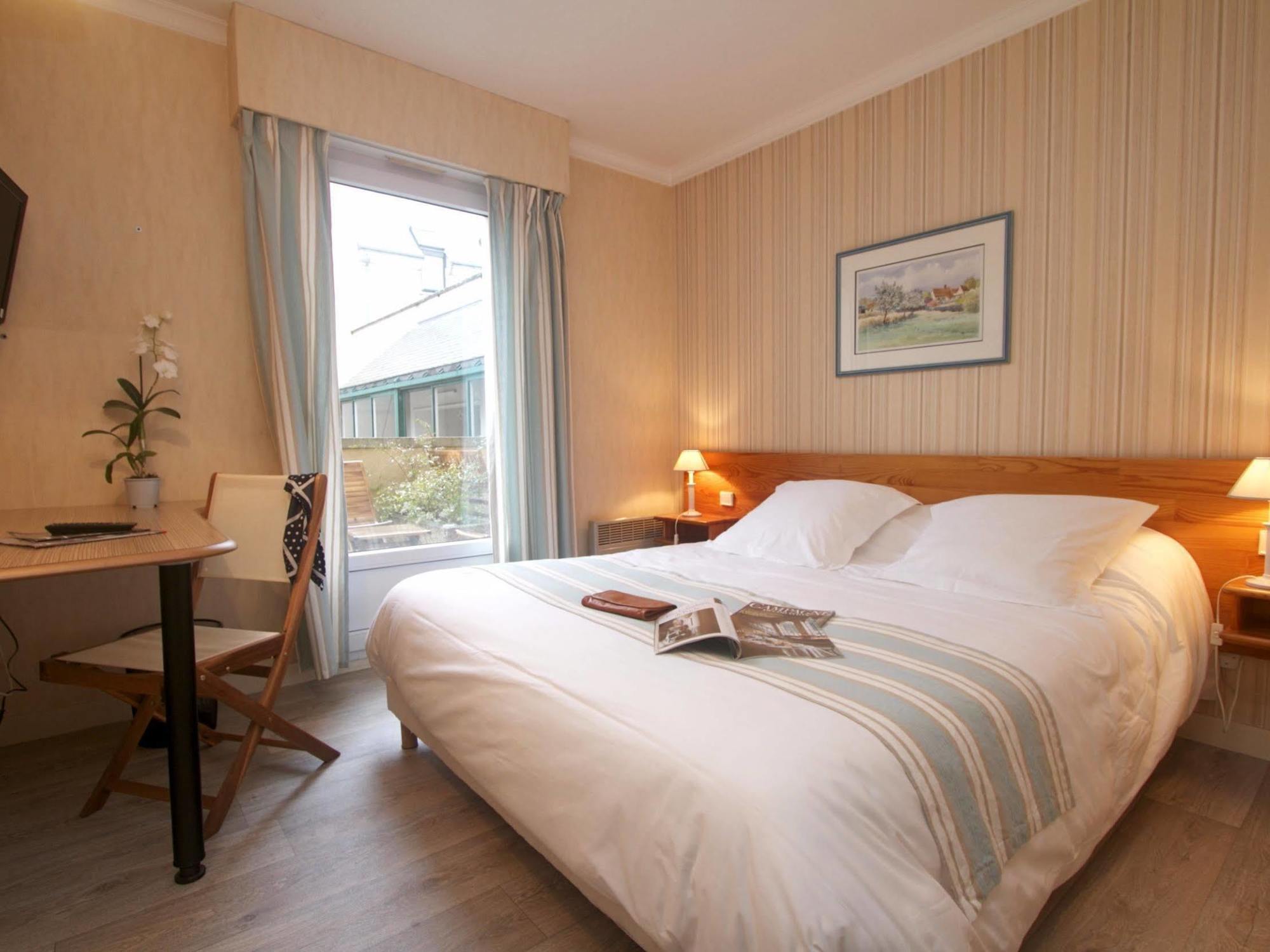 Hotel Sully Nogent-le-Rotrou Exterior foto
