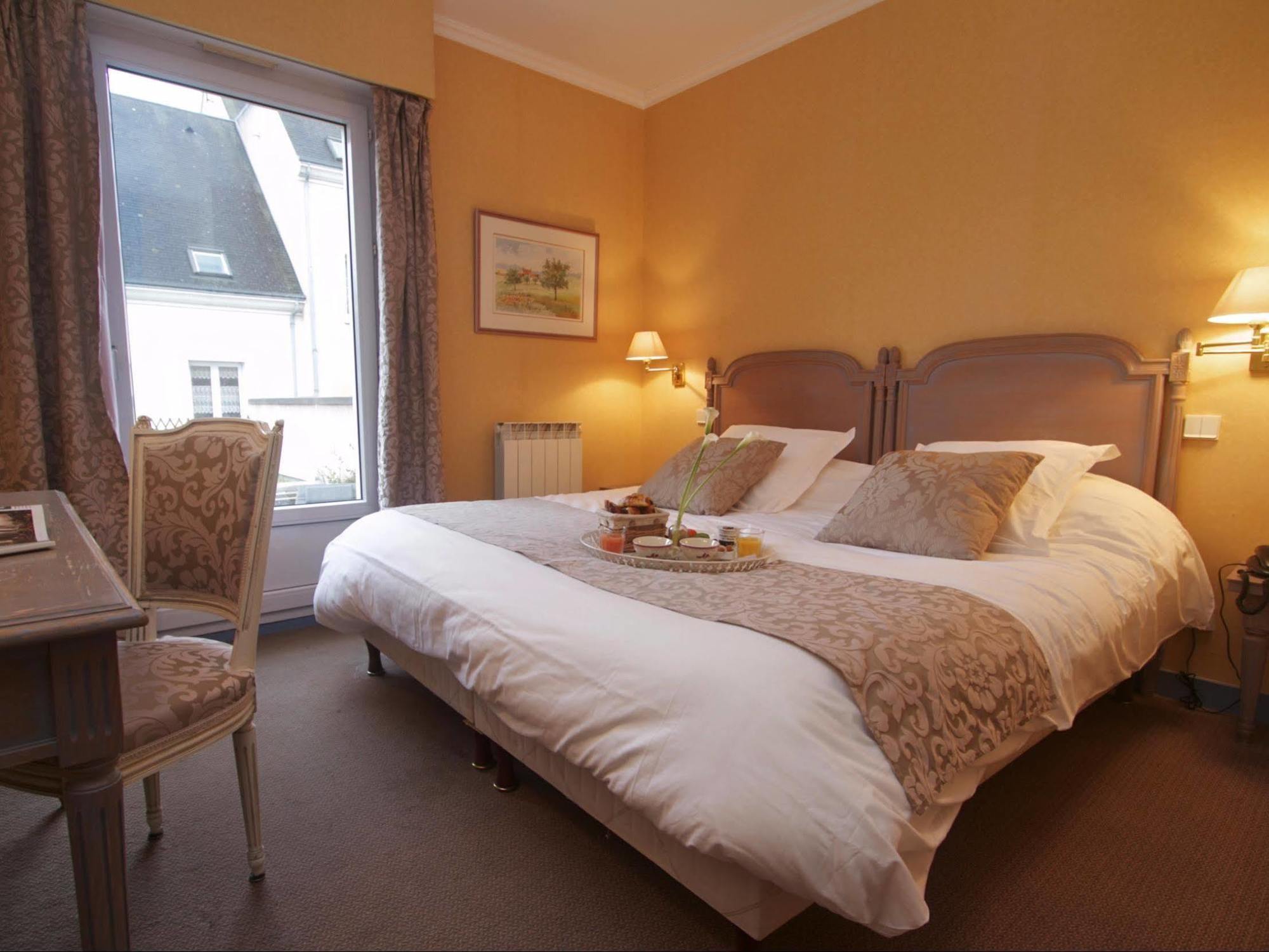Hotel Sully Nogent-le-Rotrou Exterior foto