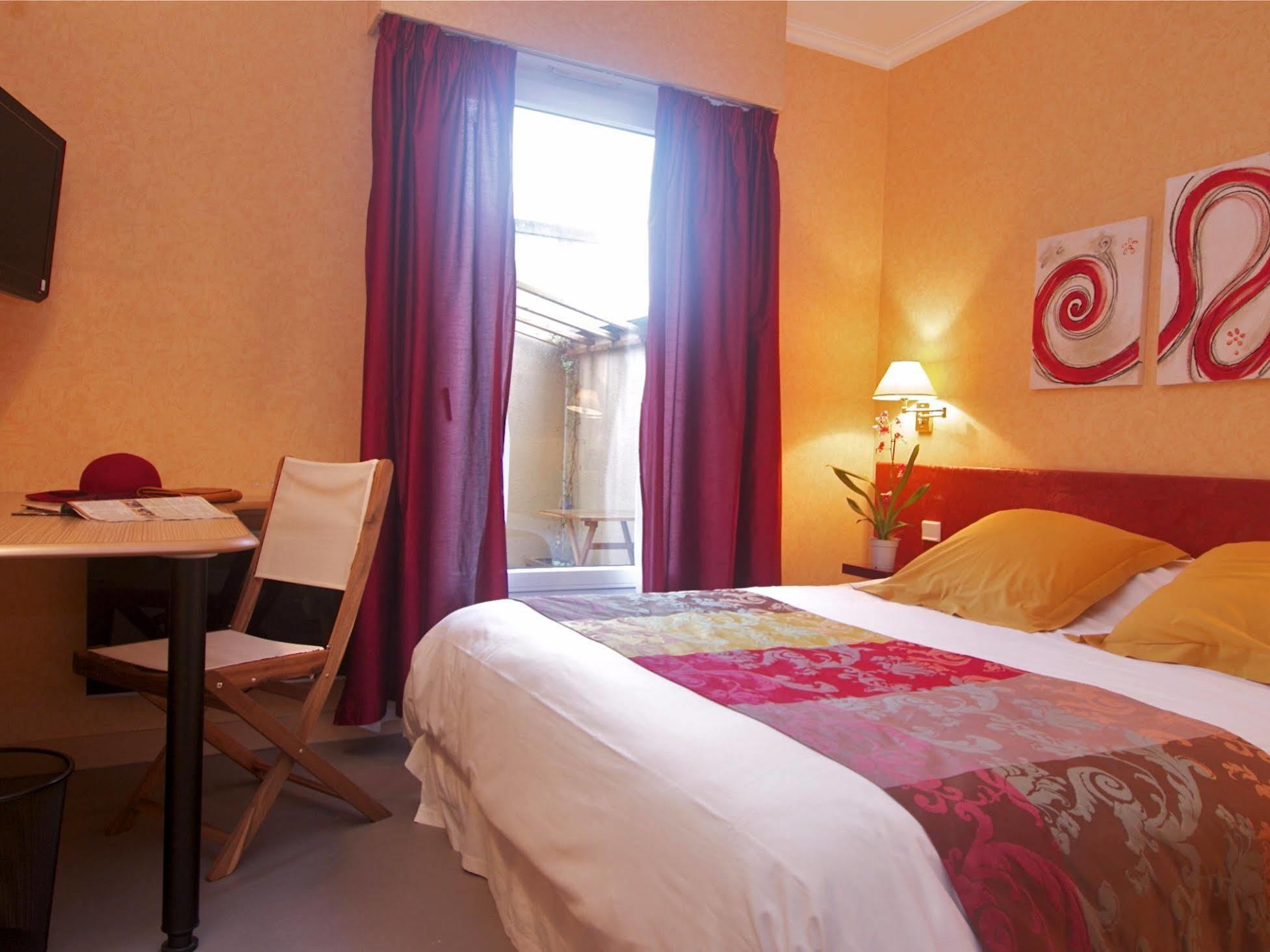 Hotel Sully Nogent-le-Rotrou Exterior foto